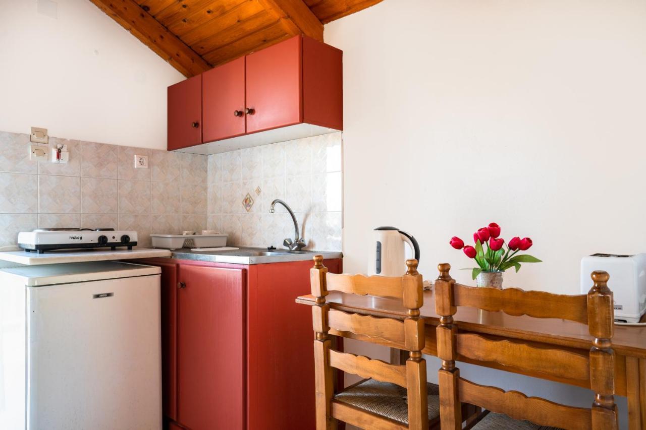 Antonis Apartments Каламакион Экстерьер фото